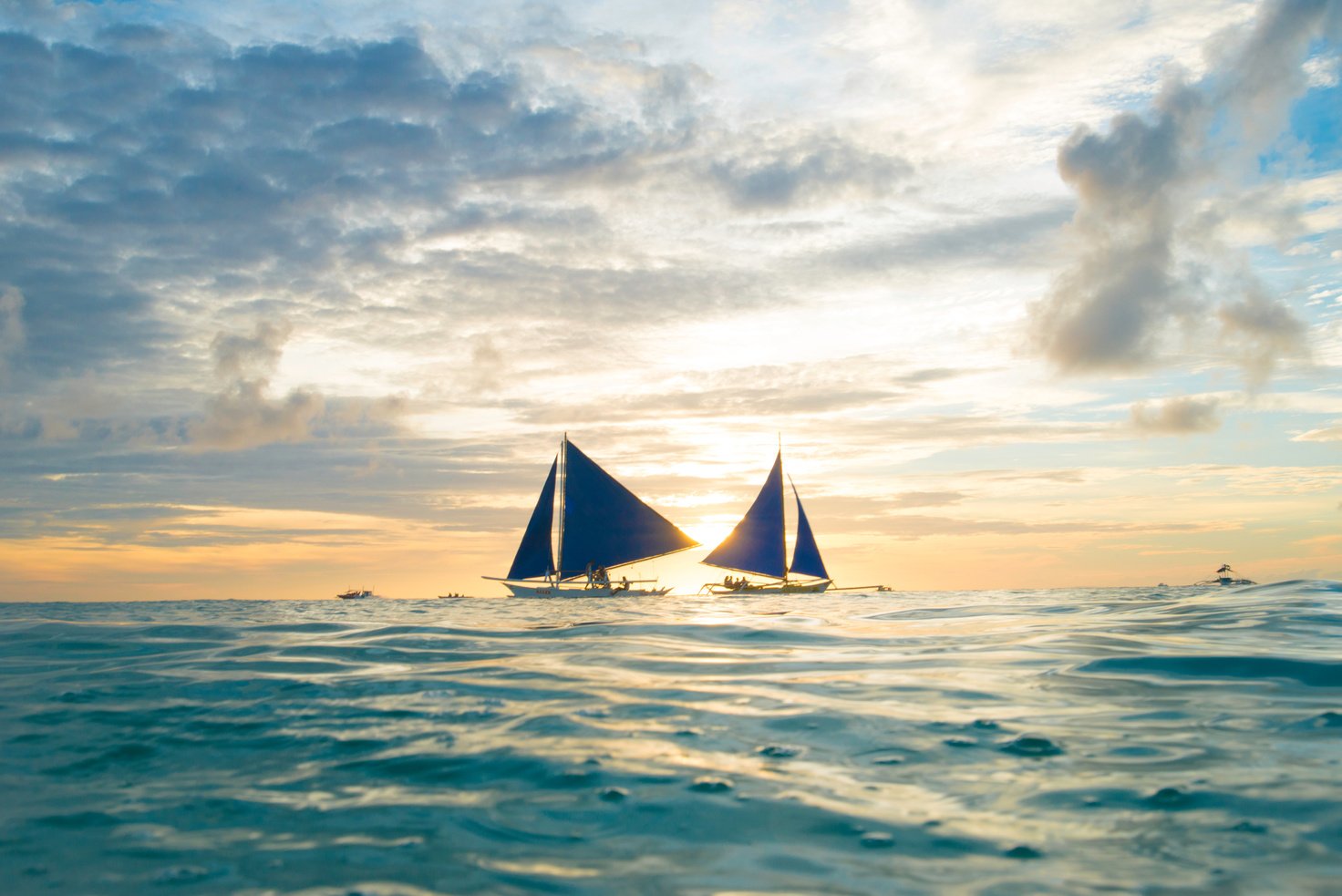 Sailing Boat，sea